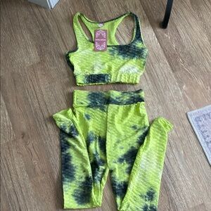 NWT Emme Jordan Neon Green and Black Textured Sports Bra and Leggings Set